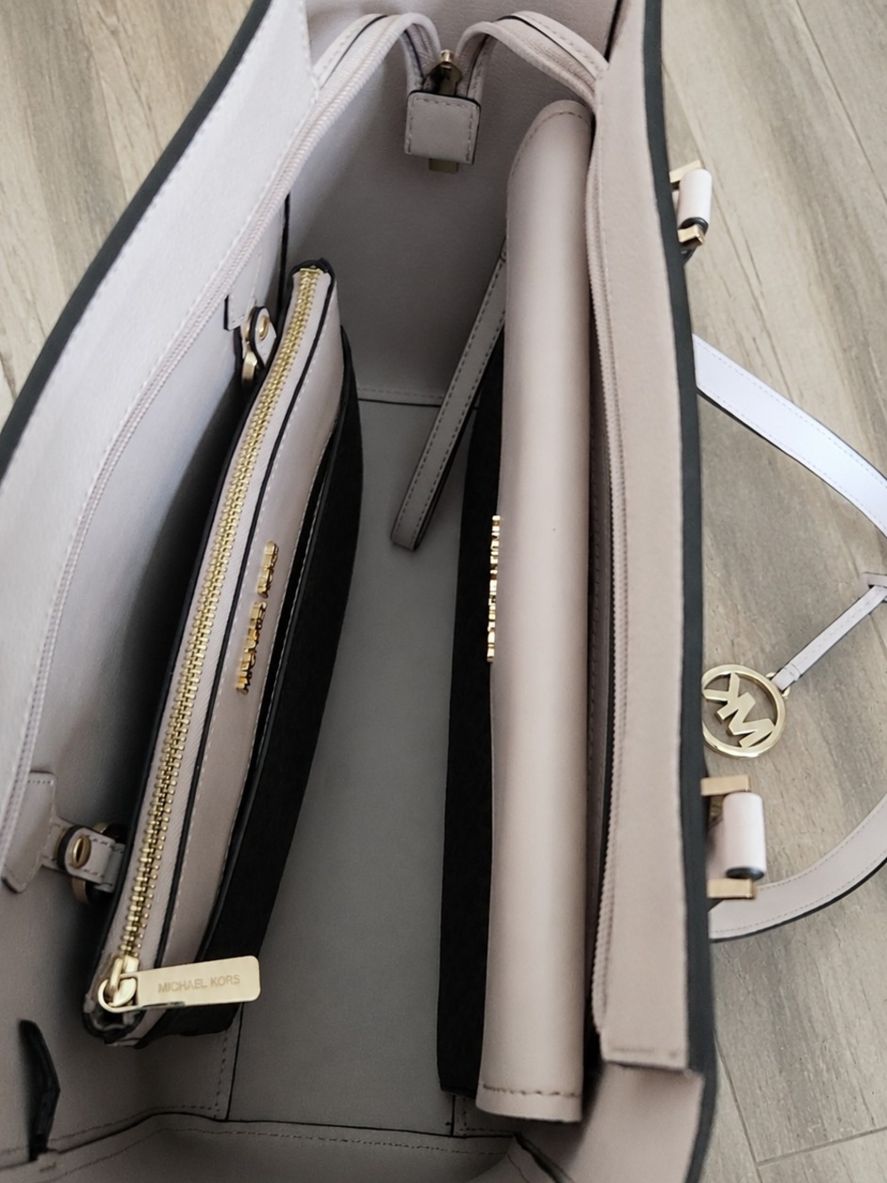 Michael Kors Maisie Large 3 Piece Set Tote Bag Powder Blush - Picture 4 of 6